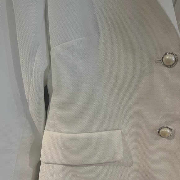 Women’s white cropped 2 button blazer from Suzy Shier - Picture 9 of 11